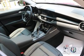阿尔法罗密欧-Stelvio-2.0T 200HP 精英版