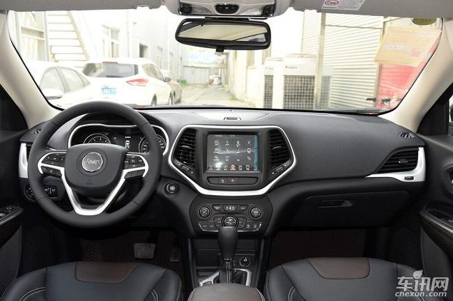 武汉Jeep自由光综合优惠5万元 现车齐全