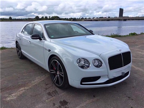 2017款欧规宾利飞驰V8S平行进口飞跃天际