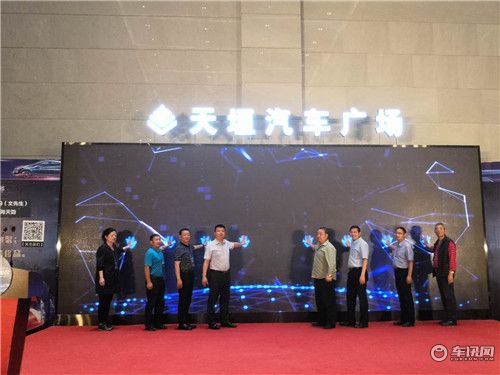 2018�����׽�������Ʒչ�������ʢ��Ļ