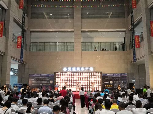 2018�����׽�������Ʒչ�������ʢ��Ļ