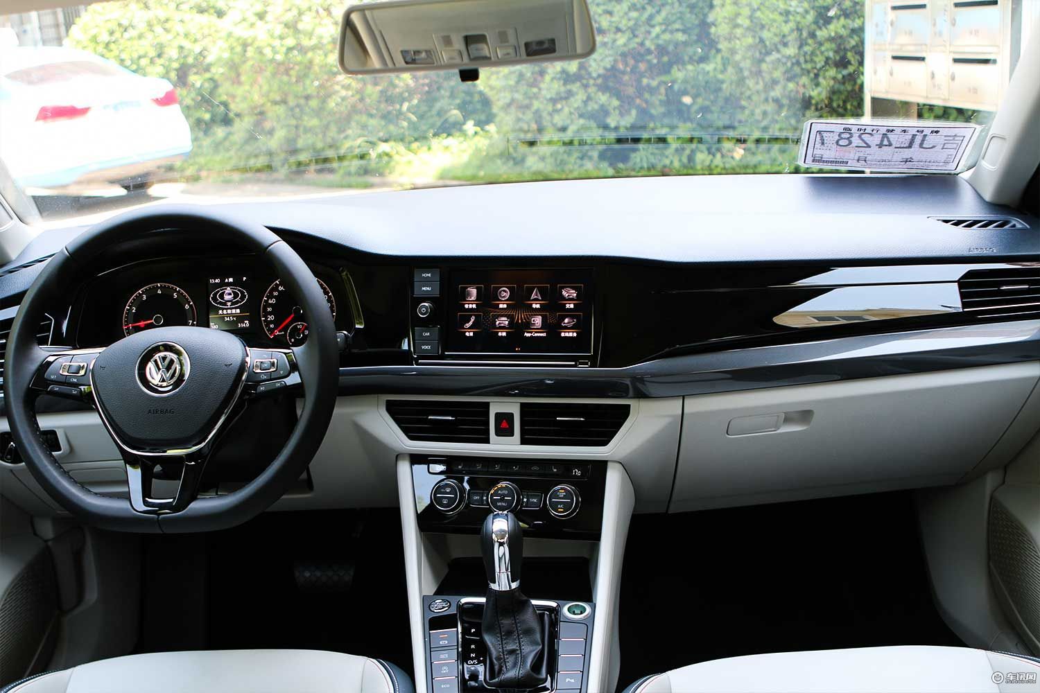 南北大众的兄弟之争 全新朗逸对比全新宝来