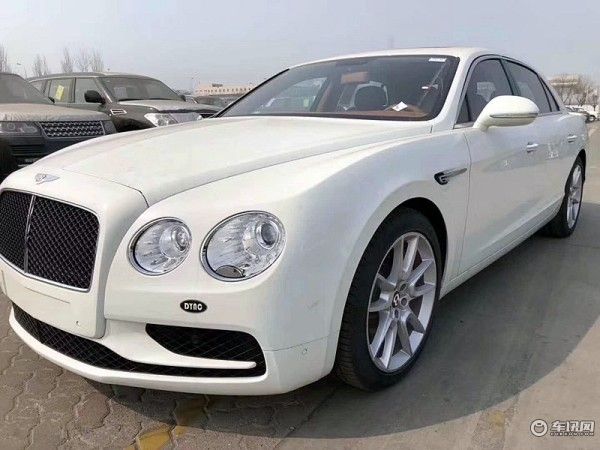 2018款宾利飞驰V8S新款到店七月降税首惠