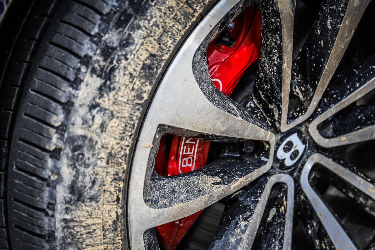 先是宾利后是SUV offroad体验宾利添越V8