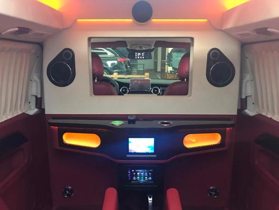 奔驰V260L商务伴你在成功的路上畅通无阻）