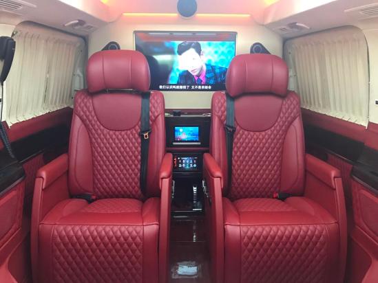 奔驰V260L商务伴你在成功的路上畅通无阻）