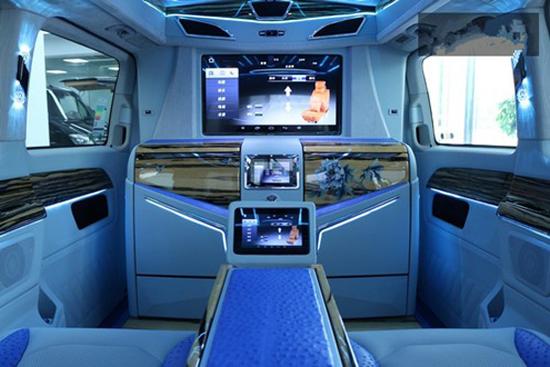 进口奔驰V250改装巴博斯版商务车价格配置。