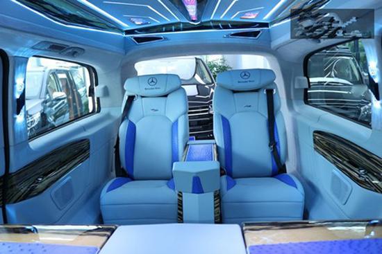 进口奔驰V250改装巴博斯版商务车价格配置。