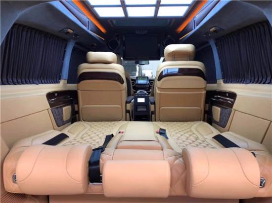 奔驰V260L改装七座商务车内饰装修报价多少