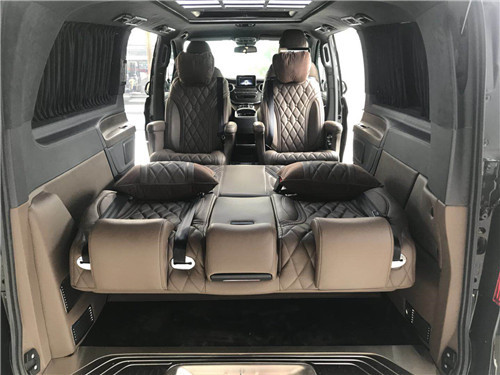 进口奔驰迈巴赫VS880双色车身 打造尊贵MPV