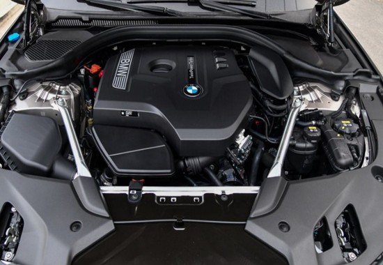 动力方面,新车继续提供525li(525i,530li(530i,540li(540i)三种动力