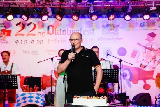 TUV莱茵上海公司执行董事陆勋海在上海公司30周年庆暨客户答谢会上致辞