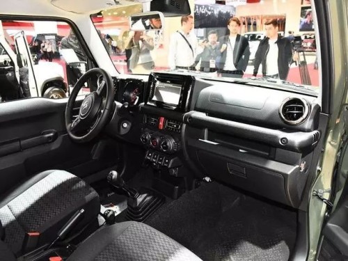 2019款铃木吉姆尼1.5自动GL小越野畅销车型