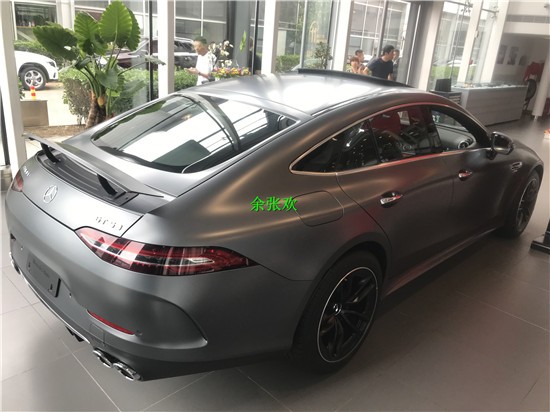 奔跑AMG GT53 磨砂灰搭配黑白纳帕真皮内饰实拍成效图