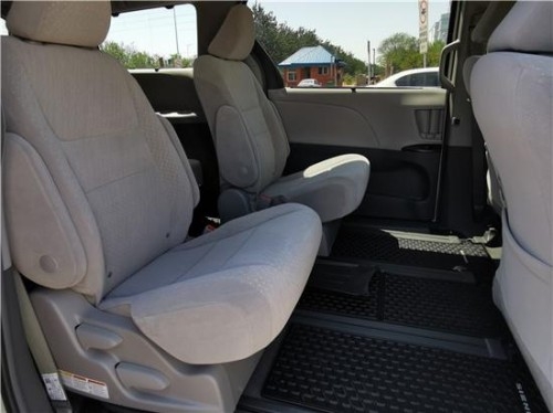 20款丰田塞纳舒适奢华港口现车低价    