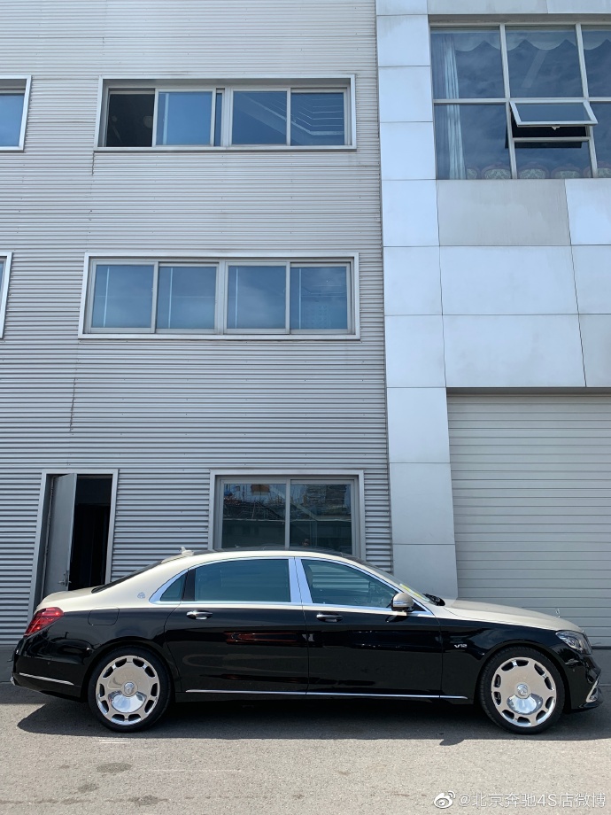 驰骋英姿 2020款进口奔跑迈巴赫S450 S560