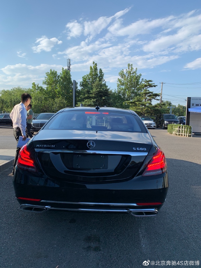 驰骋英姿 2020款进口奔跑迈巴赫S450 S560