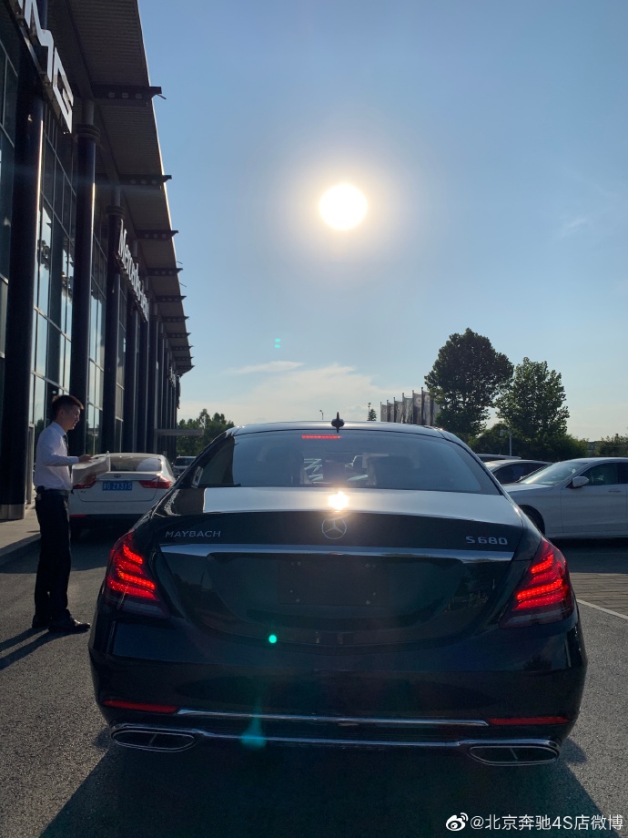 驰骋英姿 2020款进口奔跑迈巴赫S450 S560