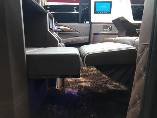 白色凯迪拉克总统一号，赔钱半价就卖 现车