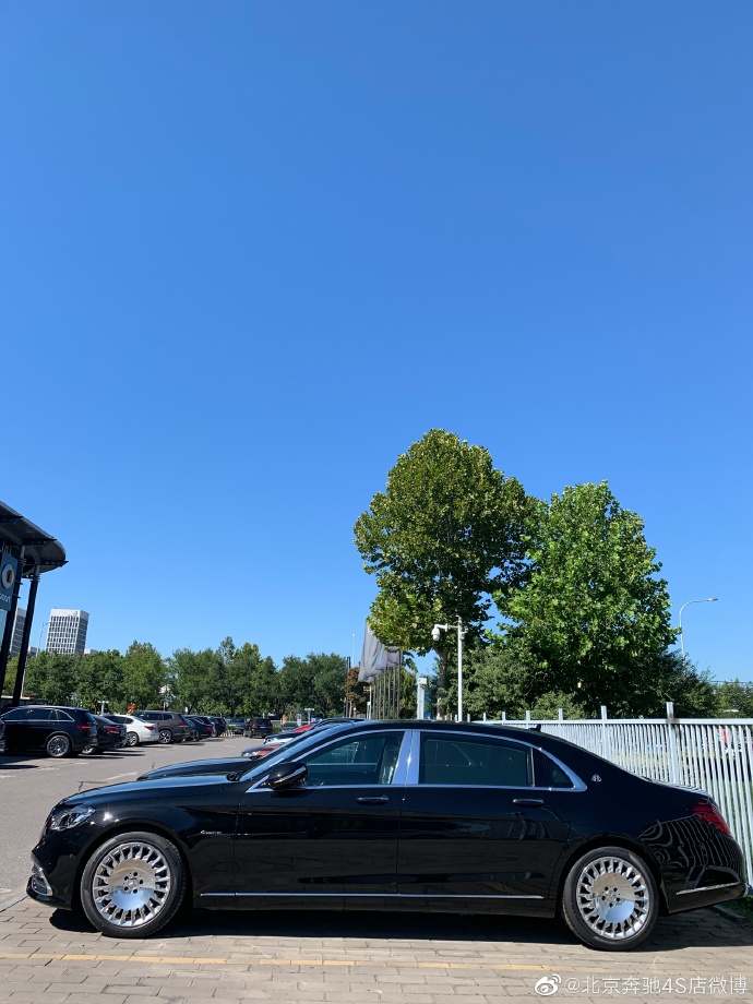 奔驰S450顶尖科技与迈巴赫极致专属体验