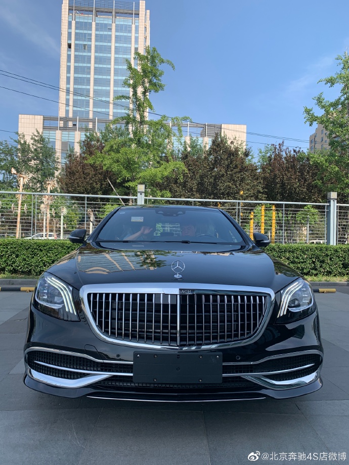 奔驰S450顶尖科技与迈巴赫极致专属体验