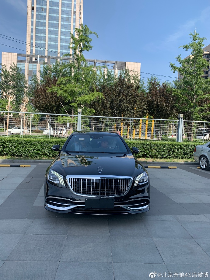 奔驰S450顶尖科技与迈巴赫极致专属体验