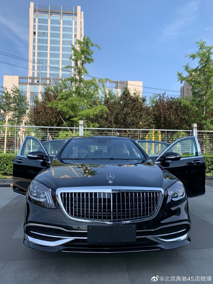 奔驰S450顶尖科技与迈巴赫极致专属体验