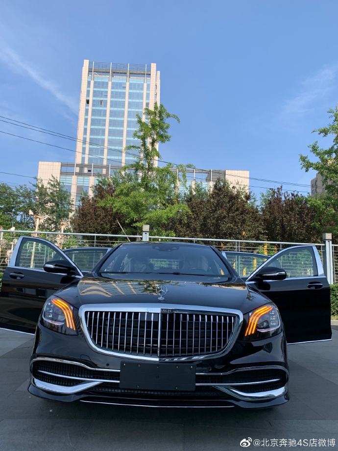 奔驰S450顶尖科技与迈巴赫极致专属体验