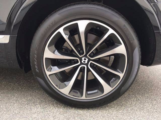 全新宾利添越顶级奢华SUV 港口现车报价