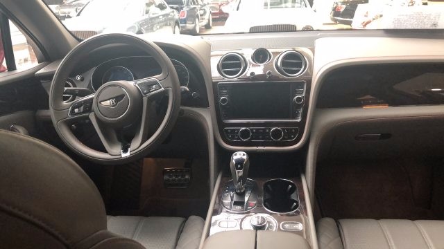 全新宾利添越顶级奢华SUV 港口现车报价