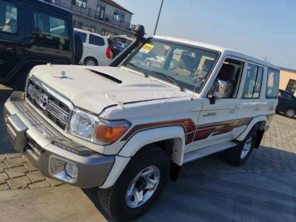 丰田酷路泽LC76终极越野利器挑战极限  