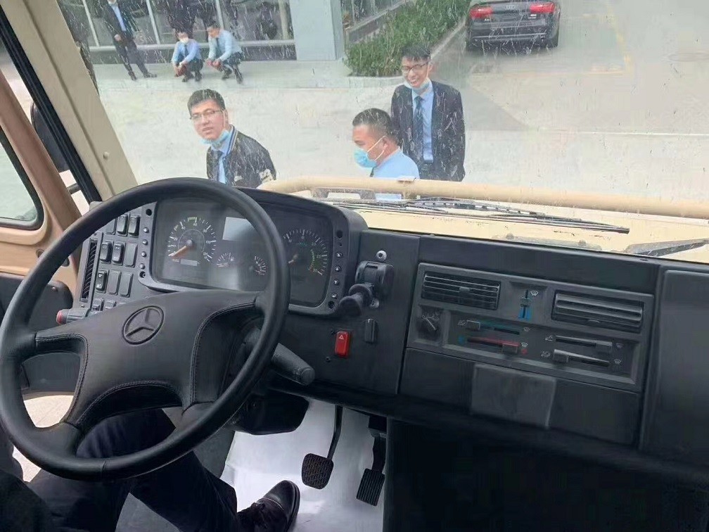 越野4X4奔驰乌尼莫克进口底盘房车改装 