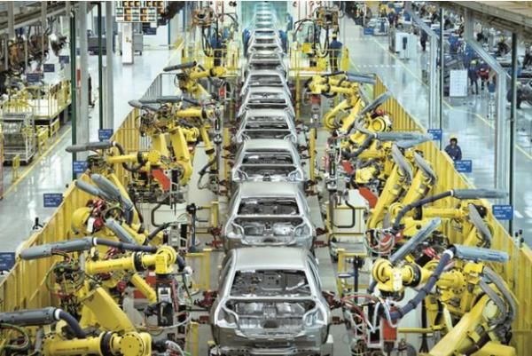 五菱新标全球银正式发布，首款新车五菱Victory下线