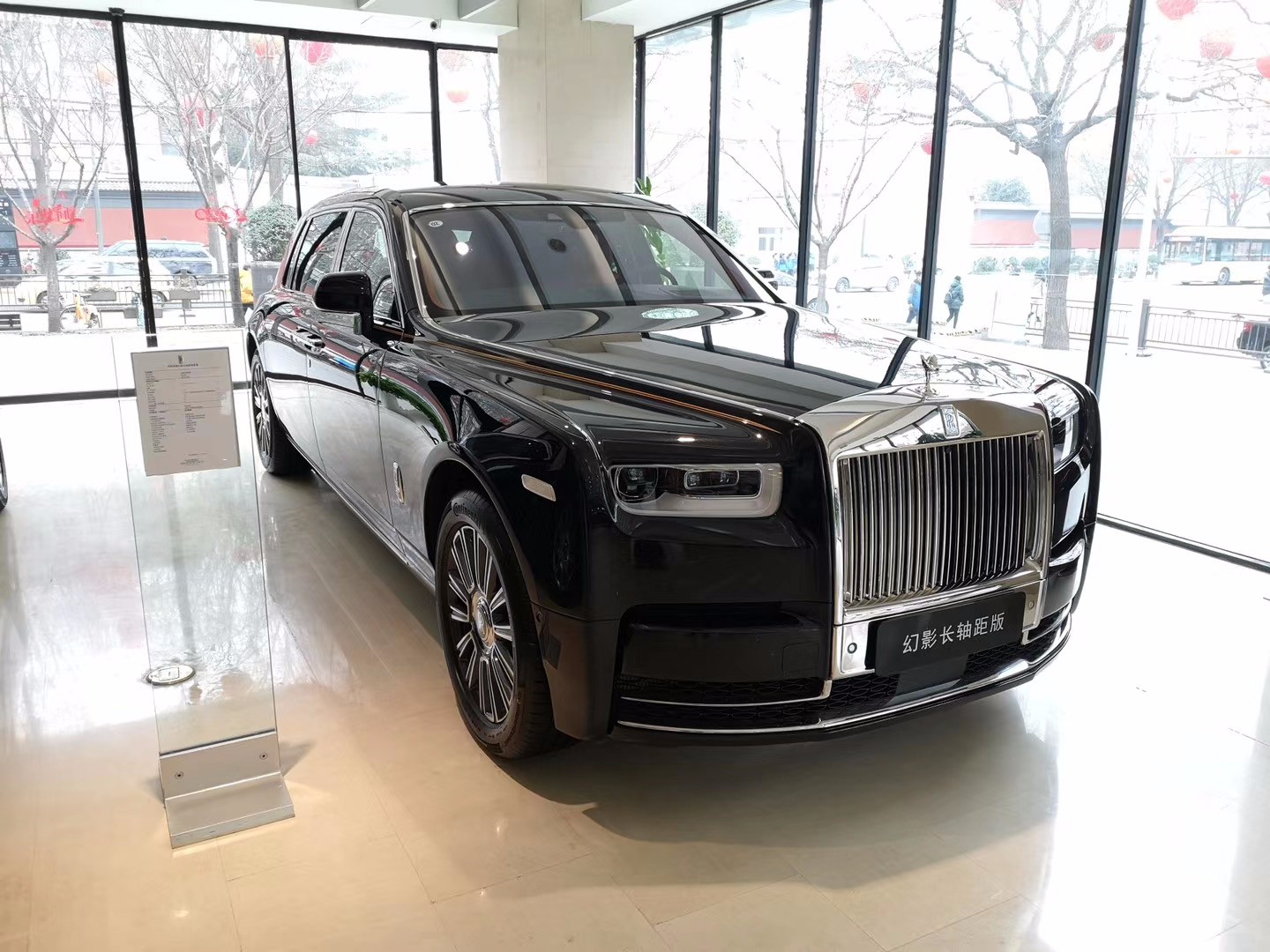 劳斯莱斯幻影5.9米加长与您一起纵横四海