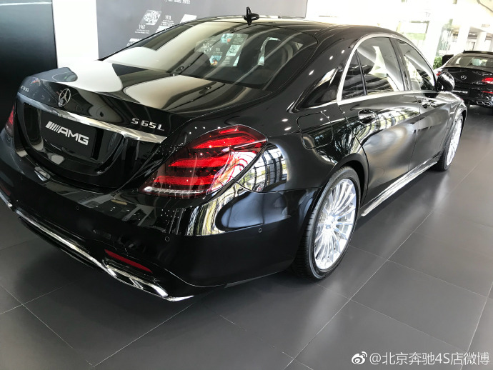 晒成古铜色了 2020款奔驰S65 S63AMG   