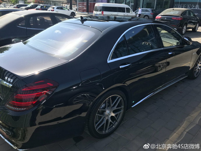 晒成古铜色了 2020款奔驰S65 S63AMG   