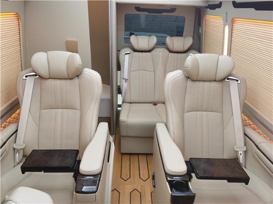 新款柯斯达10座商务车丰田10座卫生间版