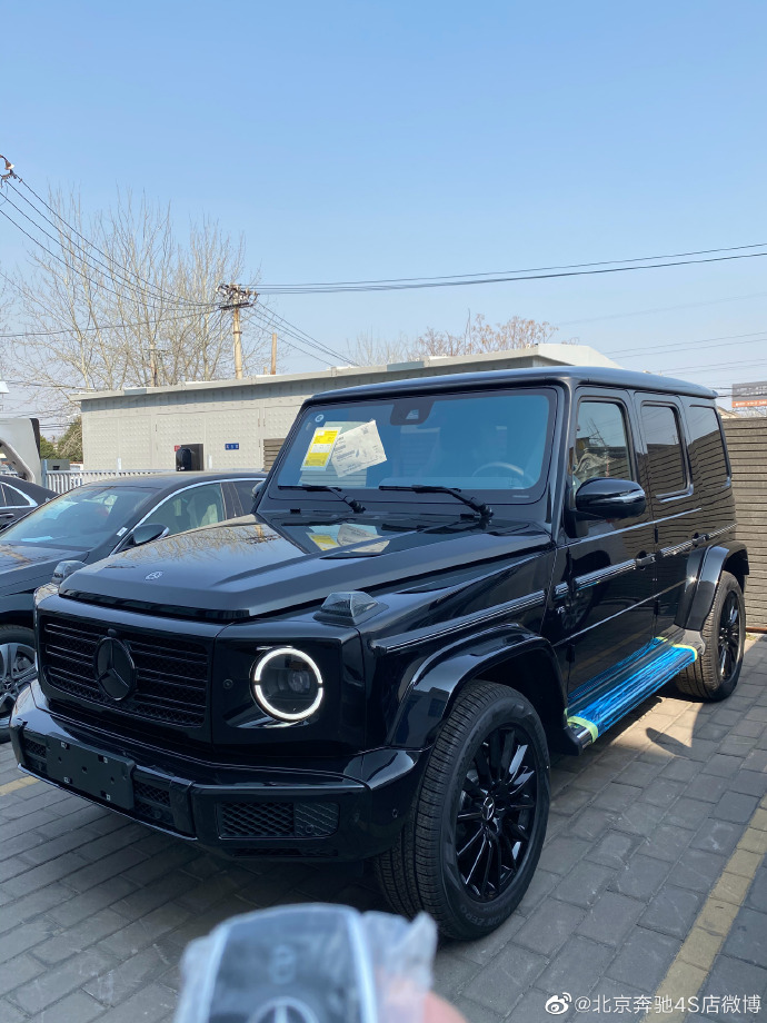 安静的日子安静地驶过2020款奔驰G500  