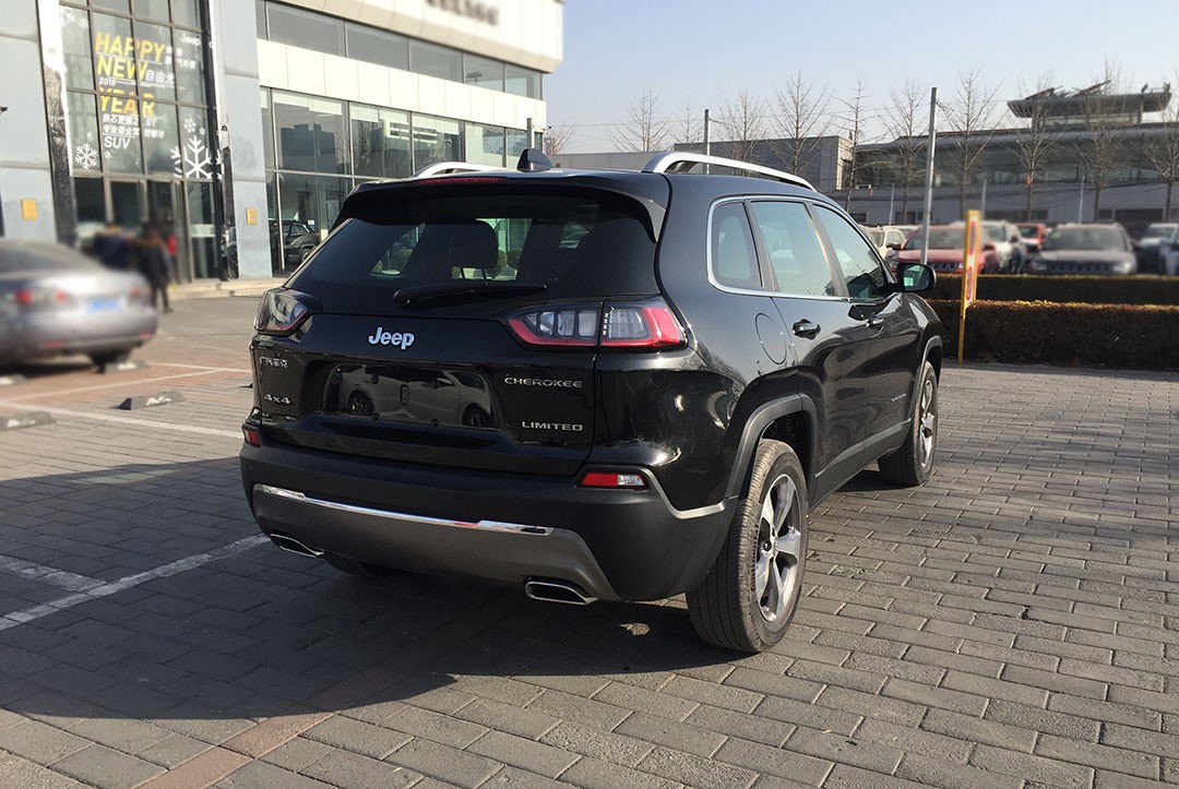 jeep自由光2020款夜鹰版 豪华版促销中 