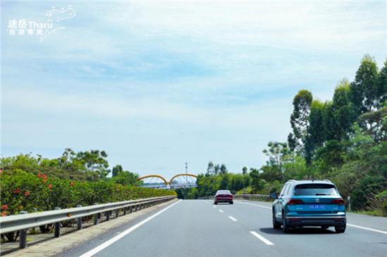                 广东最美旅游公路·菠萝的海