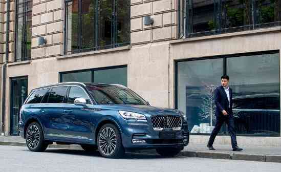 3.0T双涡轮V6+10AT，吃92号粗粮，出去浪也很省钱