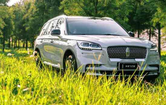 3.0T双涡轮V6+10AT，吃92号粗粮，出去浪也很省钱