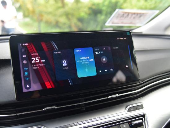 试驾体验荣威iMAX8：后排带通风按摩？简直不要太舒服了