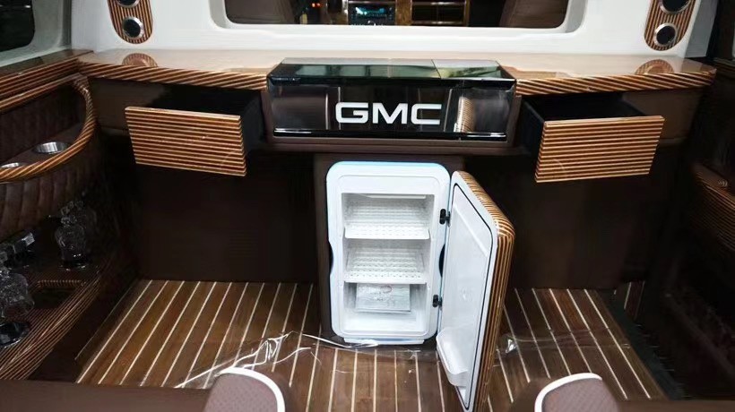GMC豪华内饰改装实拍图 打造理想型商务房