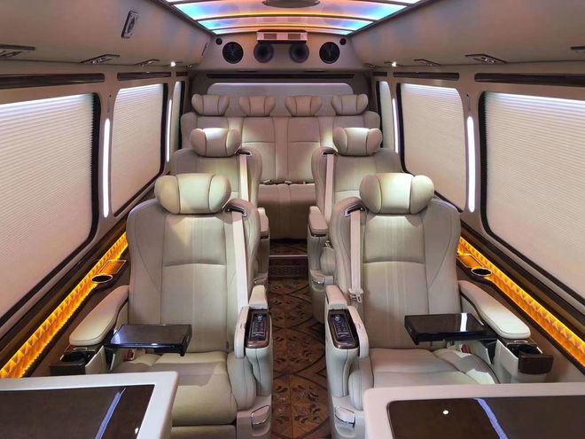 丰田考斯特12座价格 商务版颜色米黄金属色