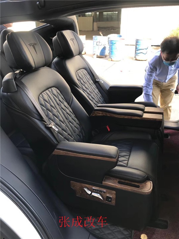 外观十足炫酷的特斯拉ModelX改装航空座椅