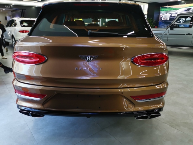 21款宾利添越 中规国六沙漠铜现车在售