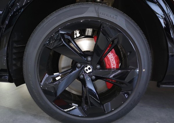 2021款宾利添越黑武士 含税价优现车在售