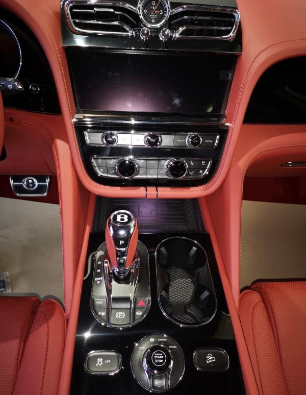 2021款宾利添越黑武士 含税价优现车在售