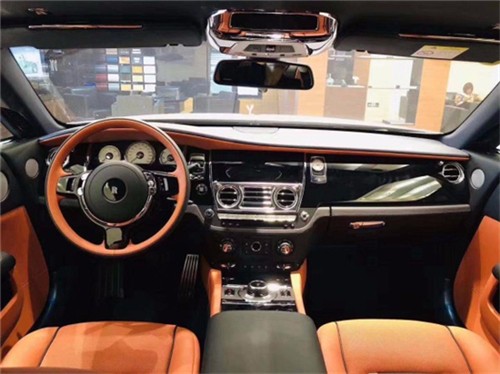 全新劳斯莱斯魅影 内饰选材精致后排更舒适